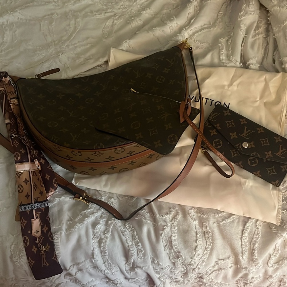 NOT AUTHENTICATED LOUIS VUITTON Bag, Wallet, Purse scarf, and Chain purse